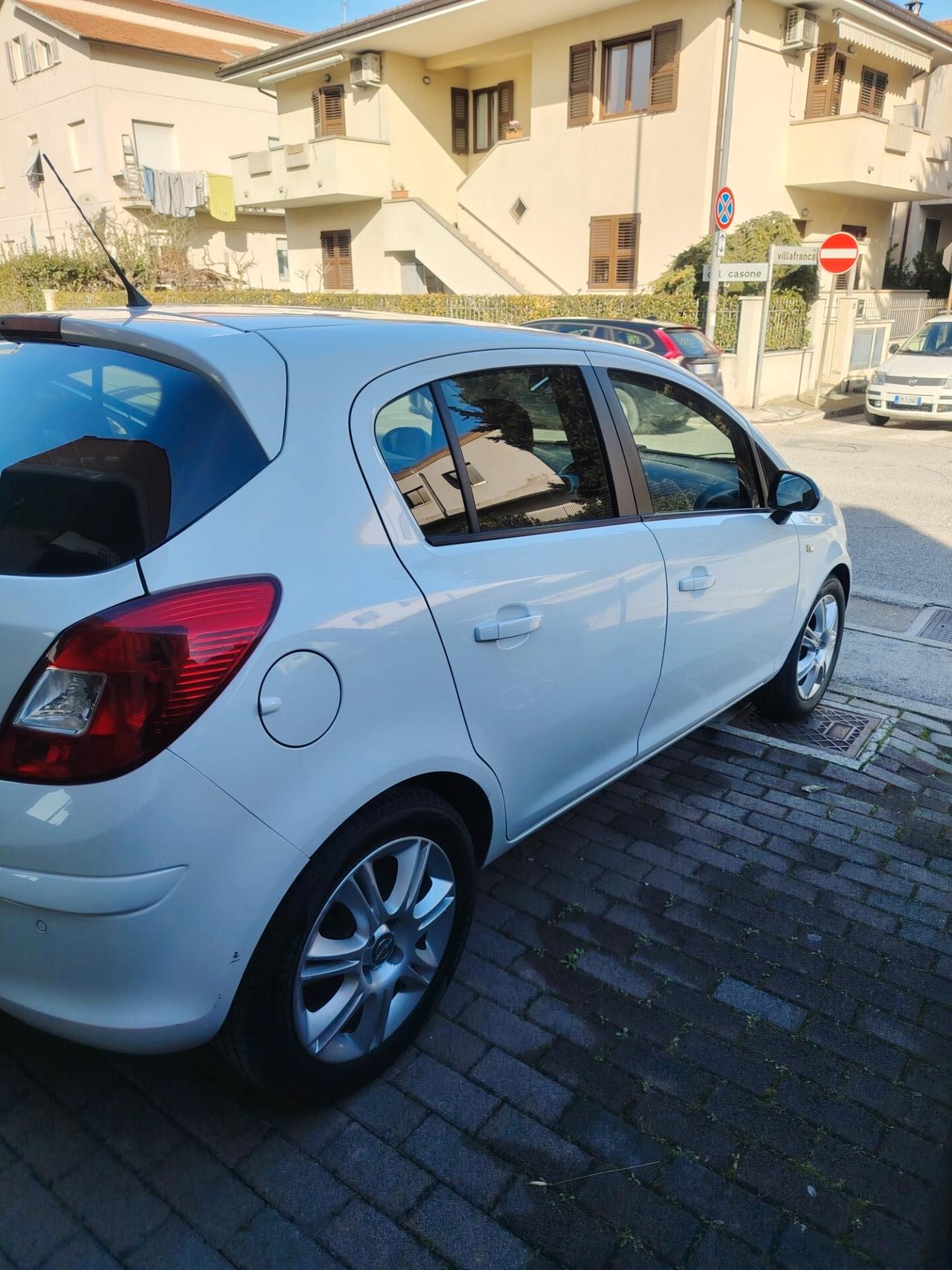 Opel Corsa 1.2 5 porte Cosmo