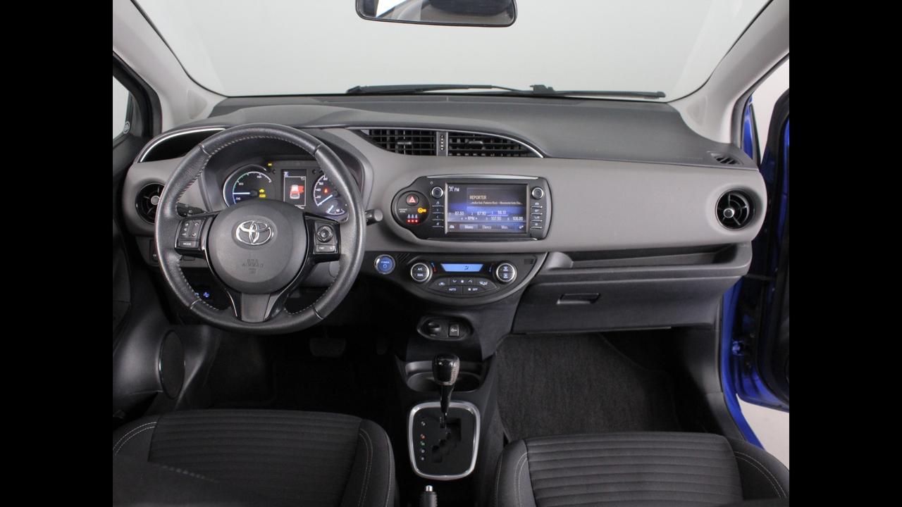TOYOTA Yaris III 2017 - Yaris 5p 1.5h Active my18