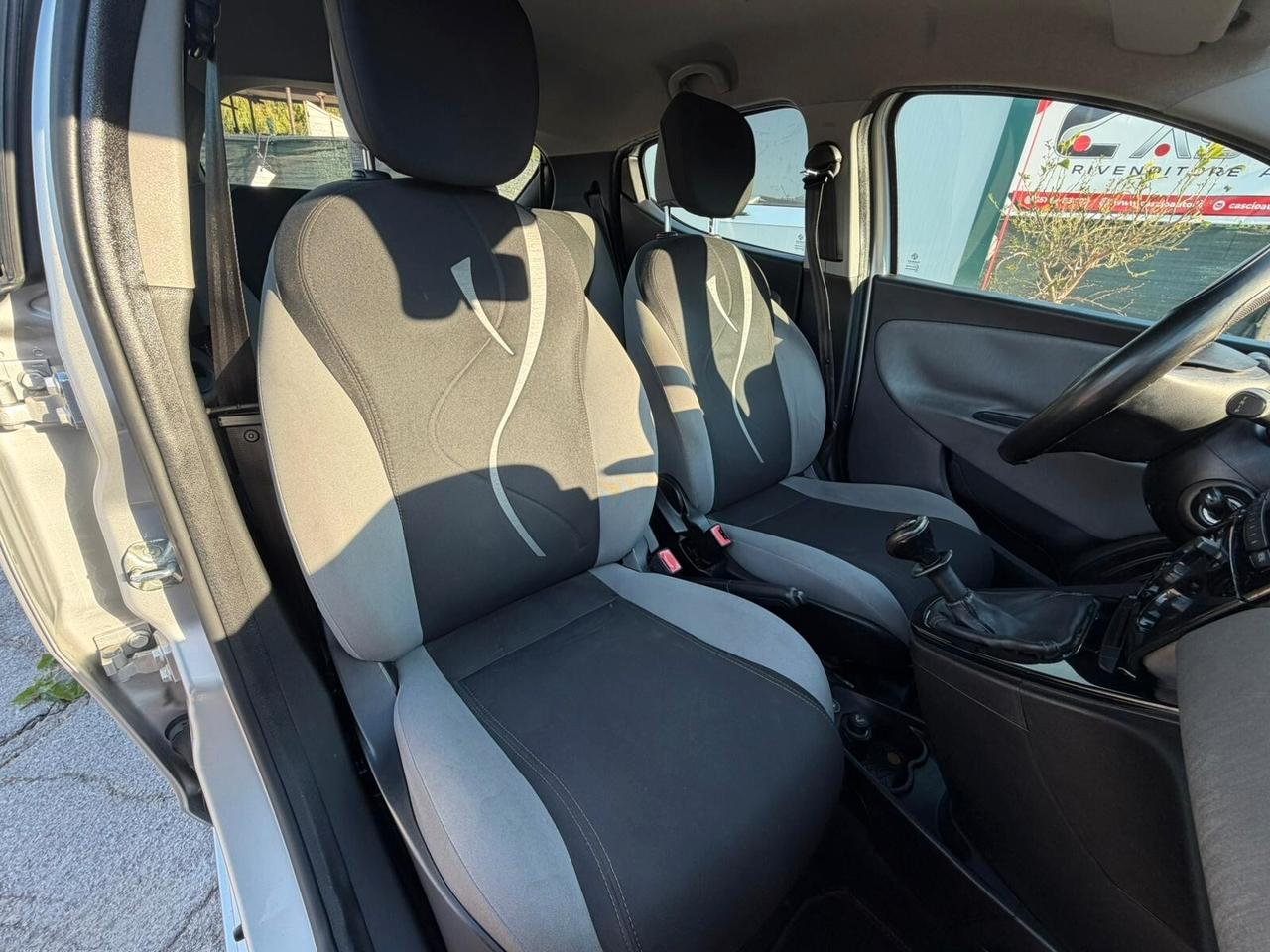 Lancia Ypsilon 1.2 69 CV 5 porte GPL Ecochic Silver
