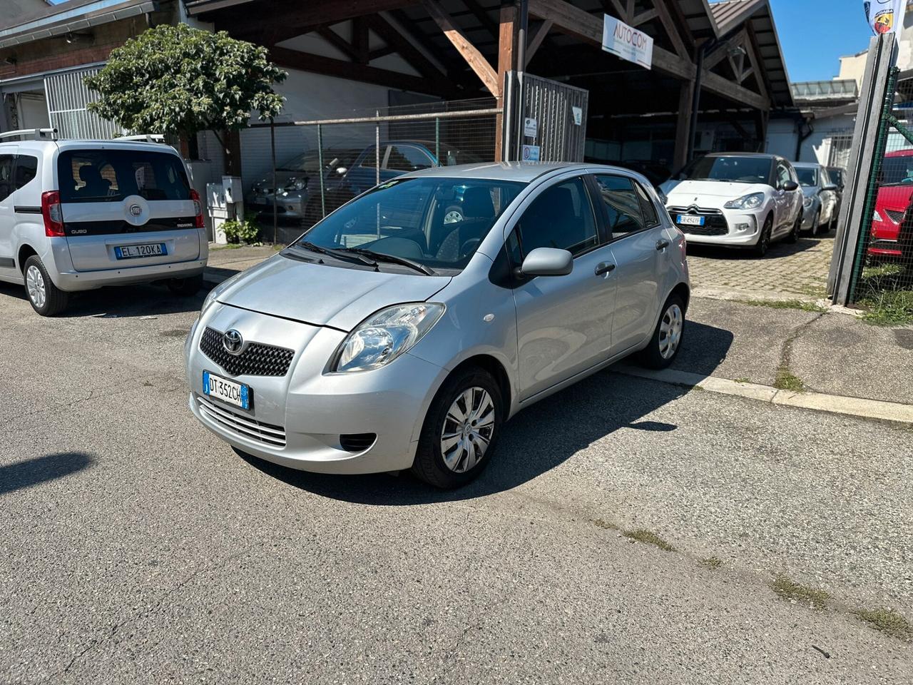 Toyota Yaris 1.0 5 porte