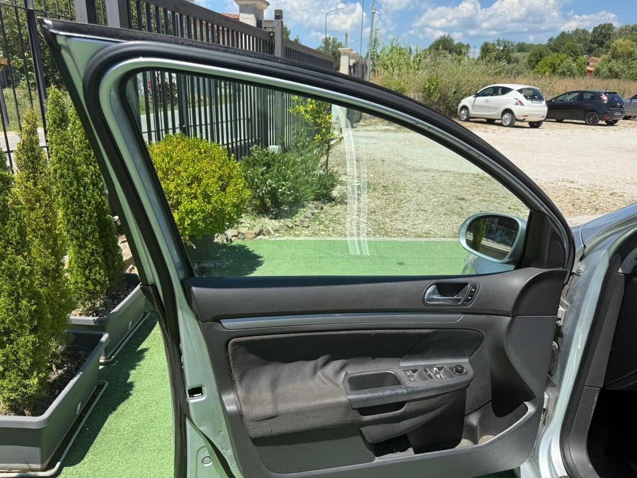 VOLKSWAGEN GOLF 5" SERIE