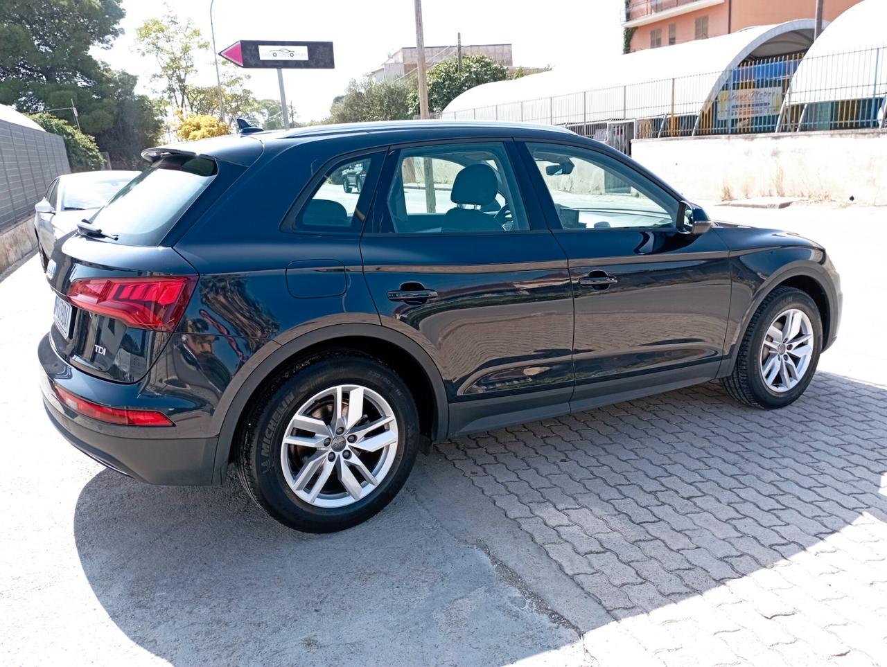 Audi Q5 2.0 TDI 150 CV Business