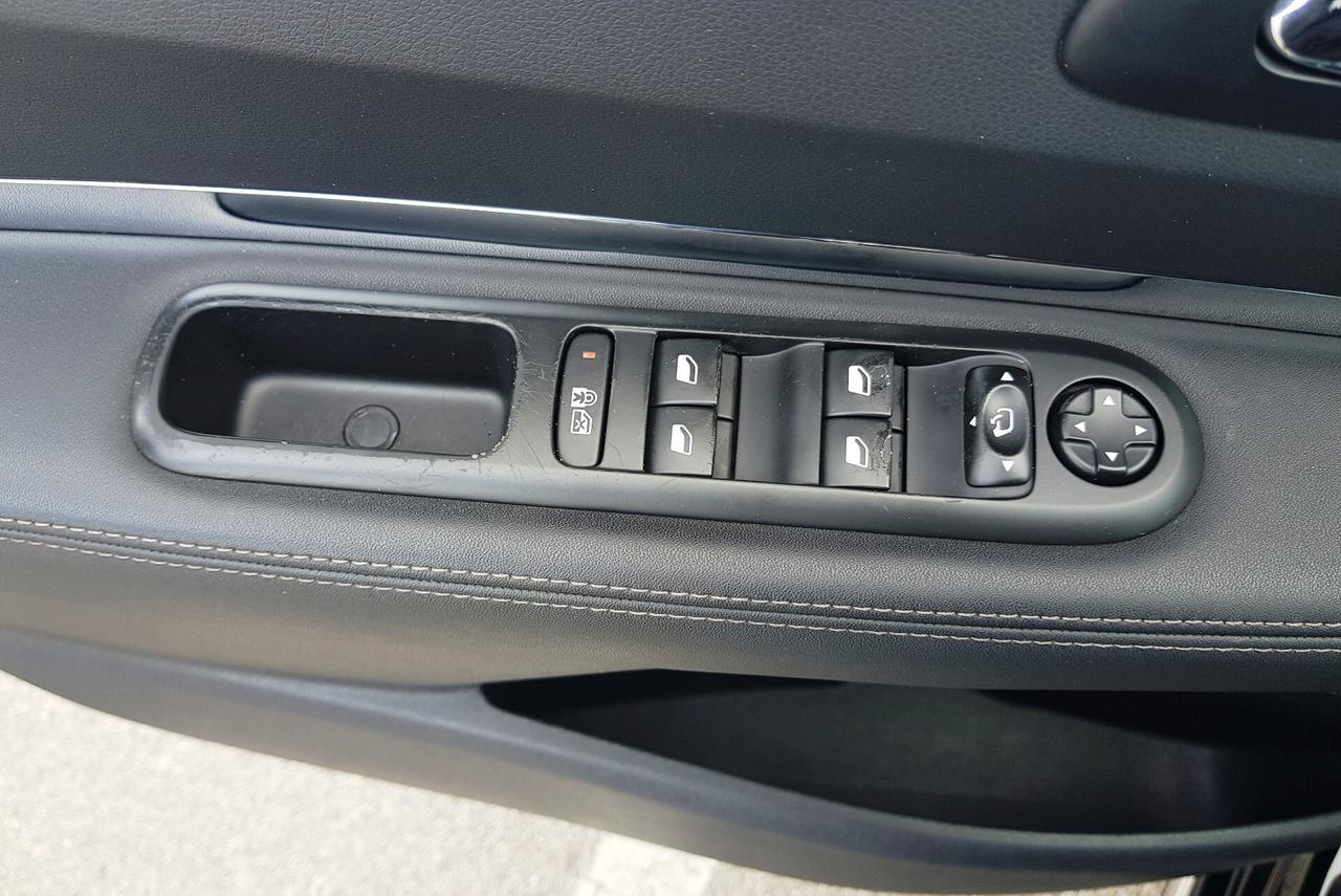 PEUGEOT 3008 1.6 HDi 115CV SOLO 79000 KM.02/2015