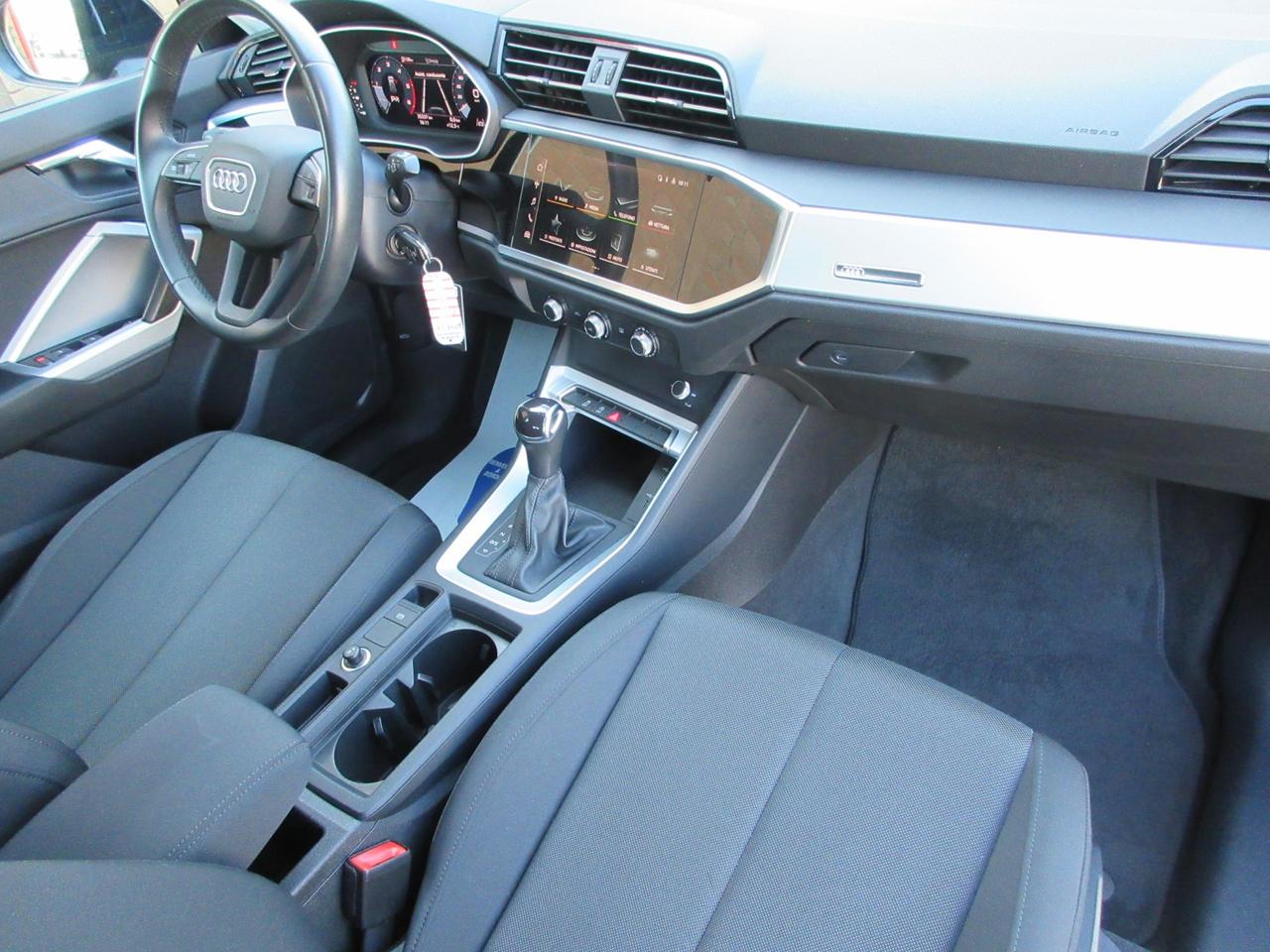 Audi Q3 35 2.0 tdi s-tronic