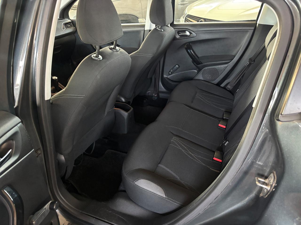 Peugeot 208 1.4 e-HDi 68 CV AUTOMATICA Active