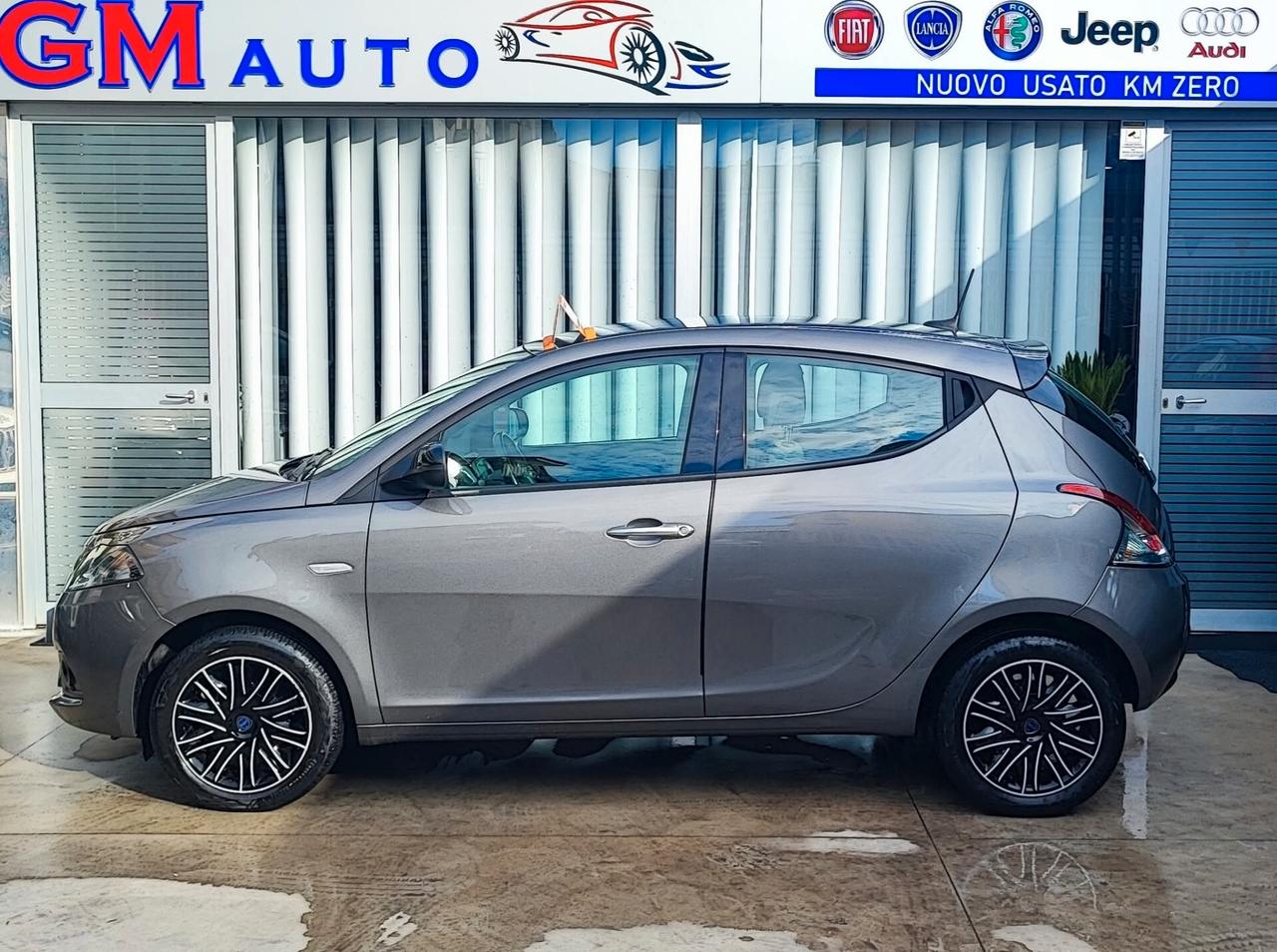 Ypsilon Gold con ricarica Cell e retrocamera 2023