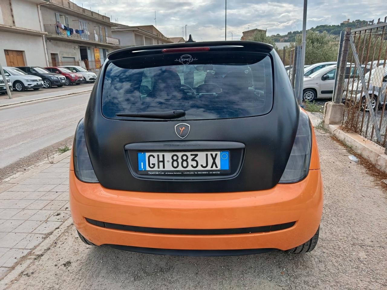 Lancia Ypsilon 1.3 MJT 70 CV Momo Design