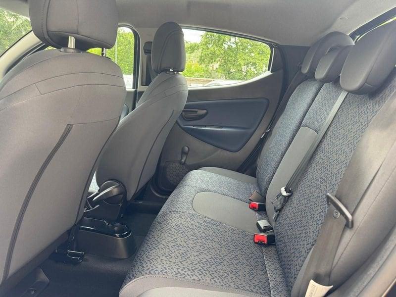 Lancia Ypsilon 1.0 FireFly Hybrid 70cv MT6 Silver S&S - 5 posti