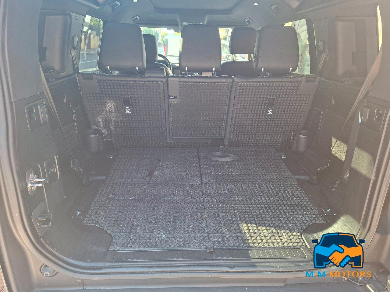 Land Rover Defender 110 3.0d i6 mhev SE awd 7p.ti