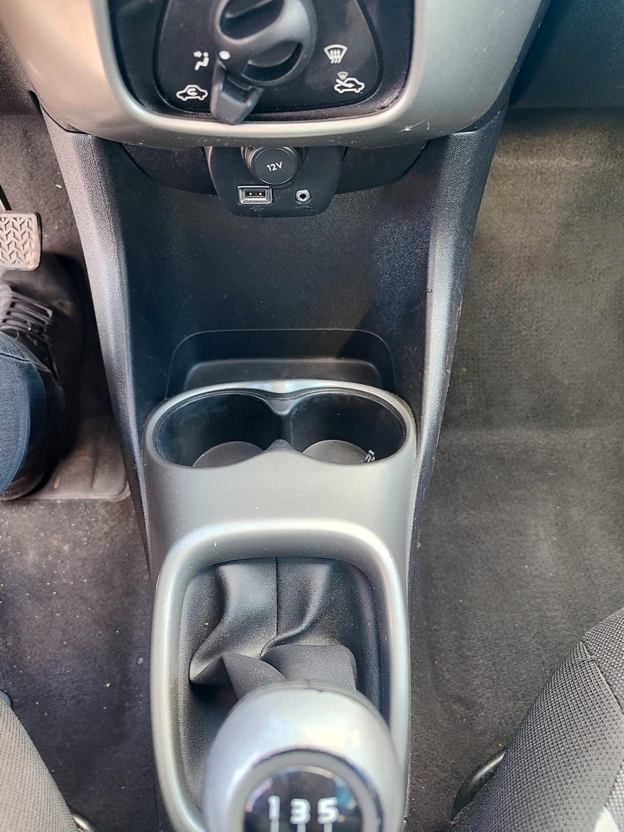 Toyota Aygo 1.0 VVT-i 69 CV 5 porte x-play