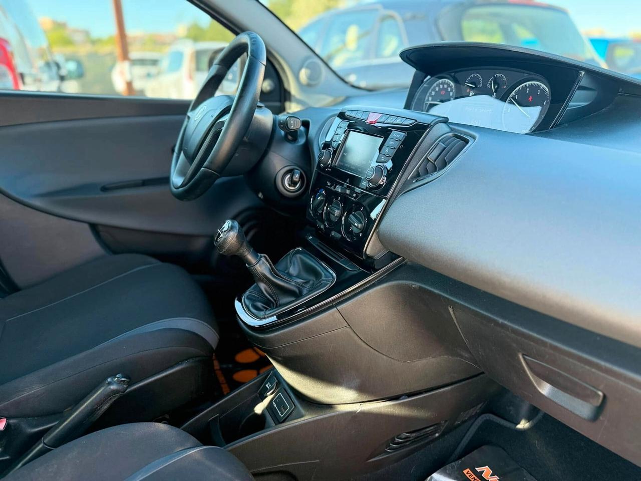 Lancia Ypsilon 1.3 Mjt 95cv 5porte Gold 2016