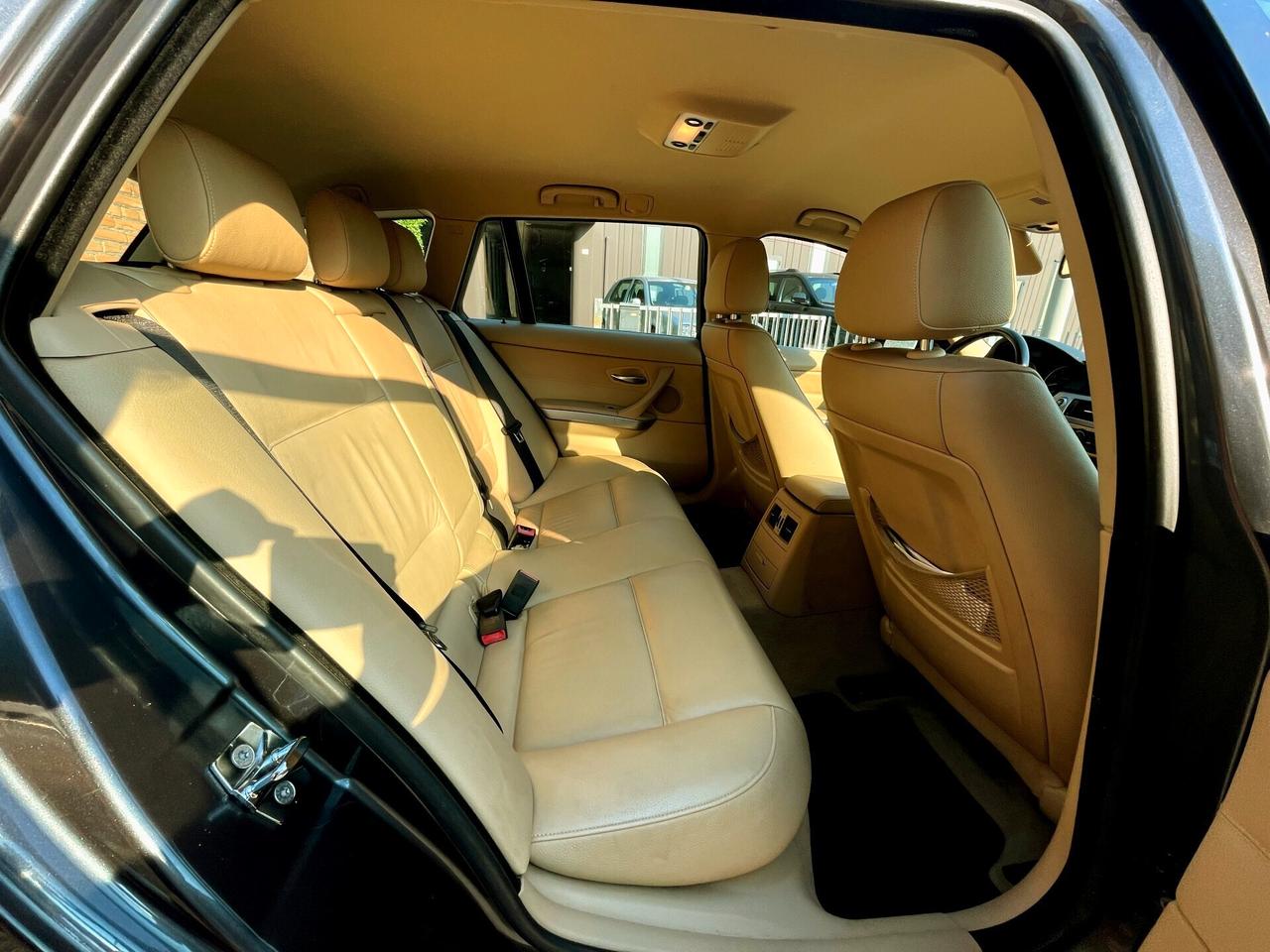 BMW 325 Xi(benz)-137000km-P.Beige,Navi,4x4-2006