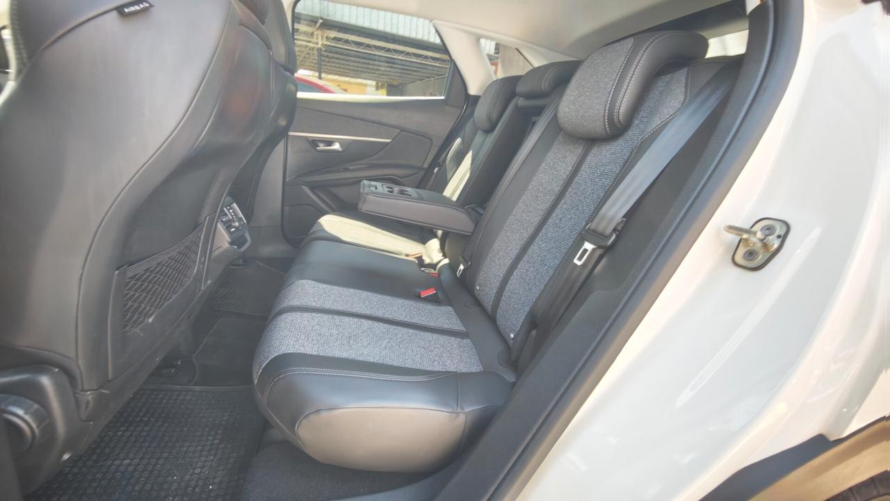 COME NUOVA PEUGEOT 3008 1.5DCI 130CV ALLURE