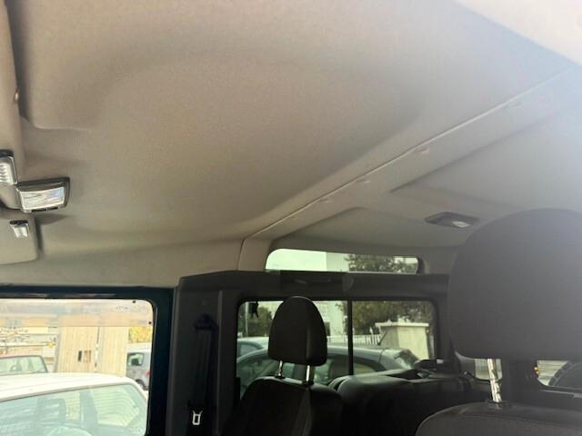 Land Rover Defender 90 2.4 TD4 Station Wagon E