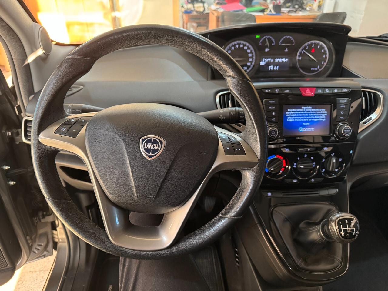 Lancia Ypsilon 1.2 69 CV 5 porte Gold OK NEOPATENTATI