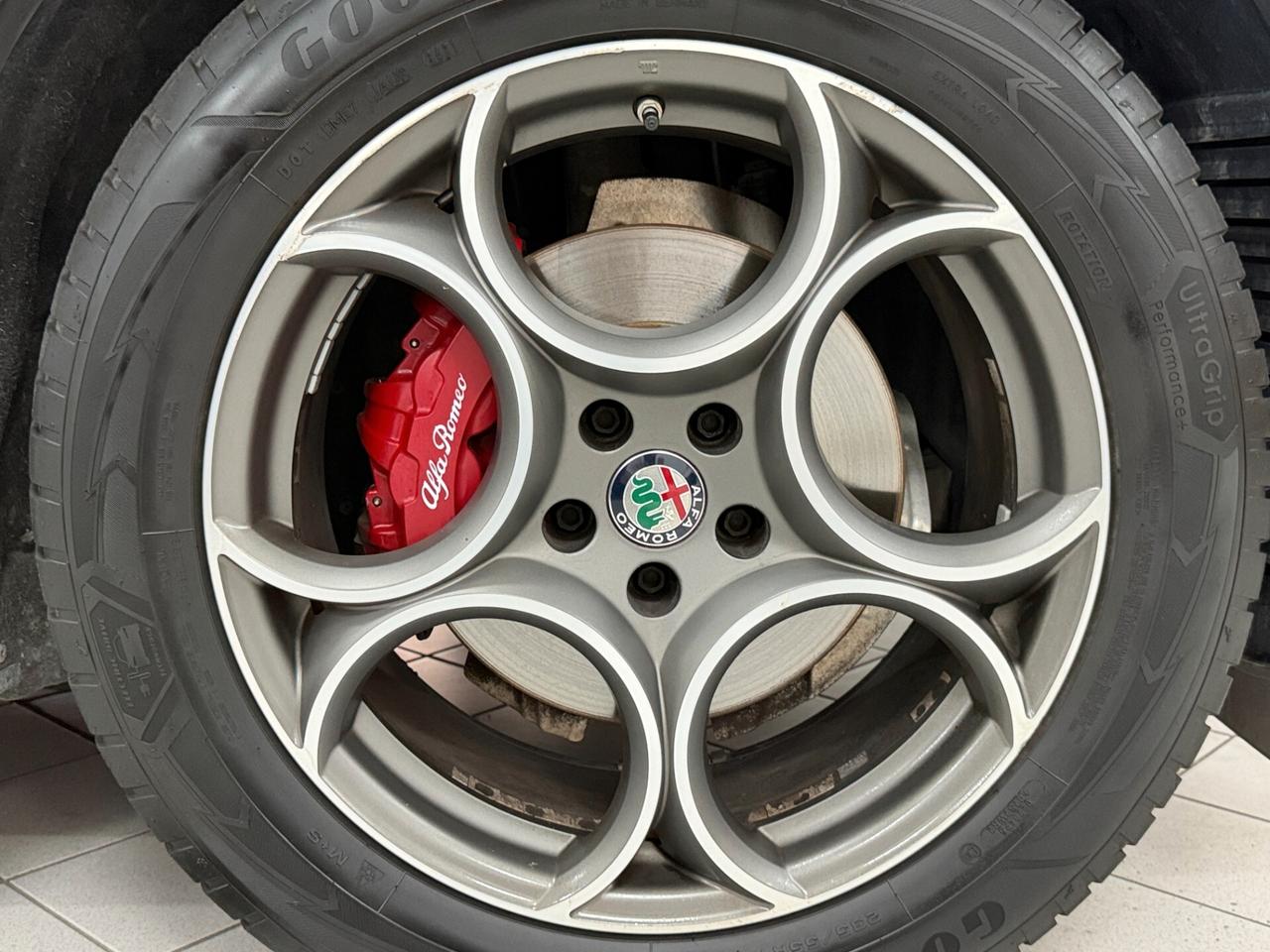 Alfa Romeo Stelvio 2.2 TD 160 CV ROSSO EDIZIONE CERCHI 19" PADDLE PINZE ROSSE RETROCAMERA DISTRIBUZIONE ESEGUITA FRENI