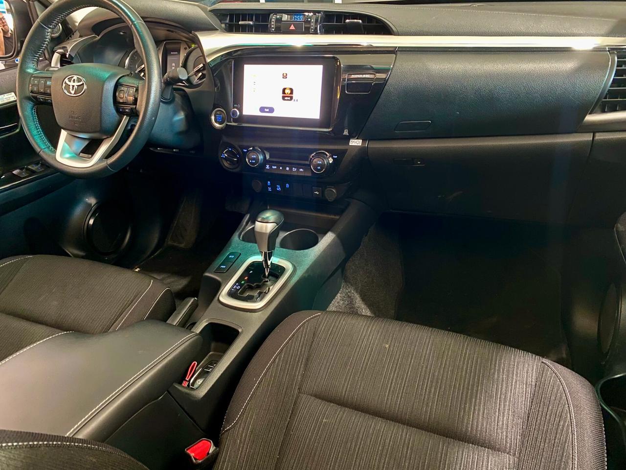 Toyota Hilux 2.4 D-4D A/T 4WD 4 porte Double Cab Lounge-2024