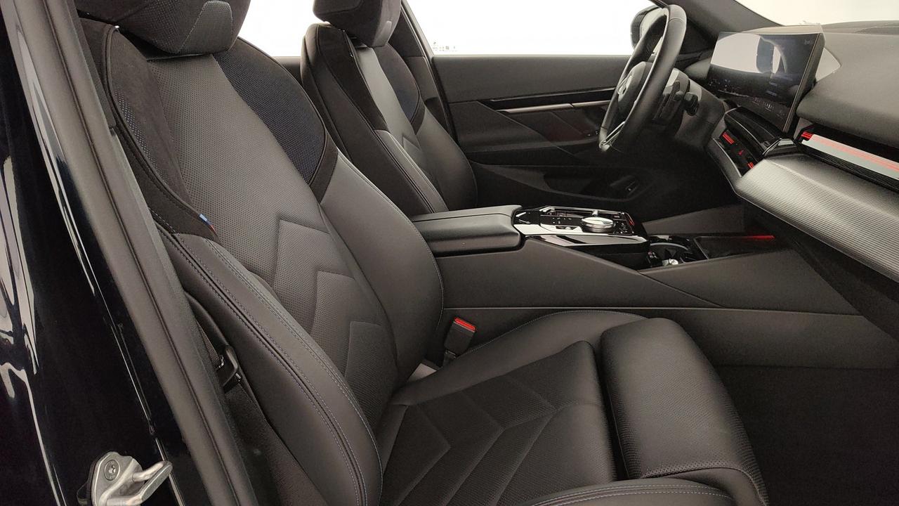 BMW Serie 5 G61 2024 Touring - 520d Touring 48V xdrive MSport Pro auto