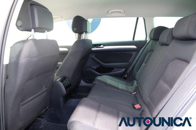 VOLKSWAGEN Passat Variant 1.6 TDI SCR DSG R-LINE BMT