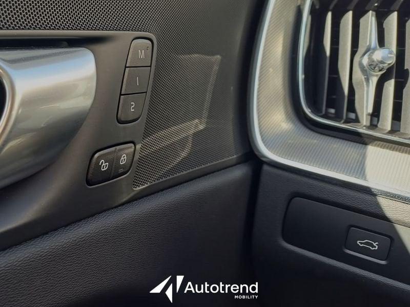 Volvo XC60 B4 197+14 CV AWD Automatica Mild Hybrid Diesel Plus Dark N1 Autocarro