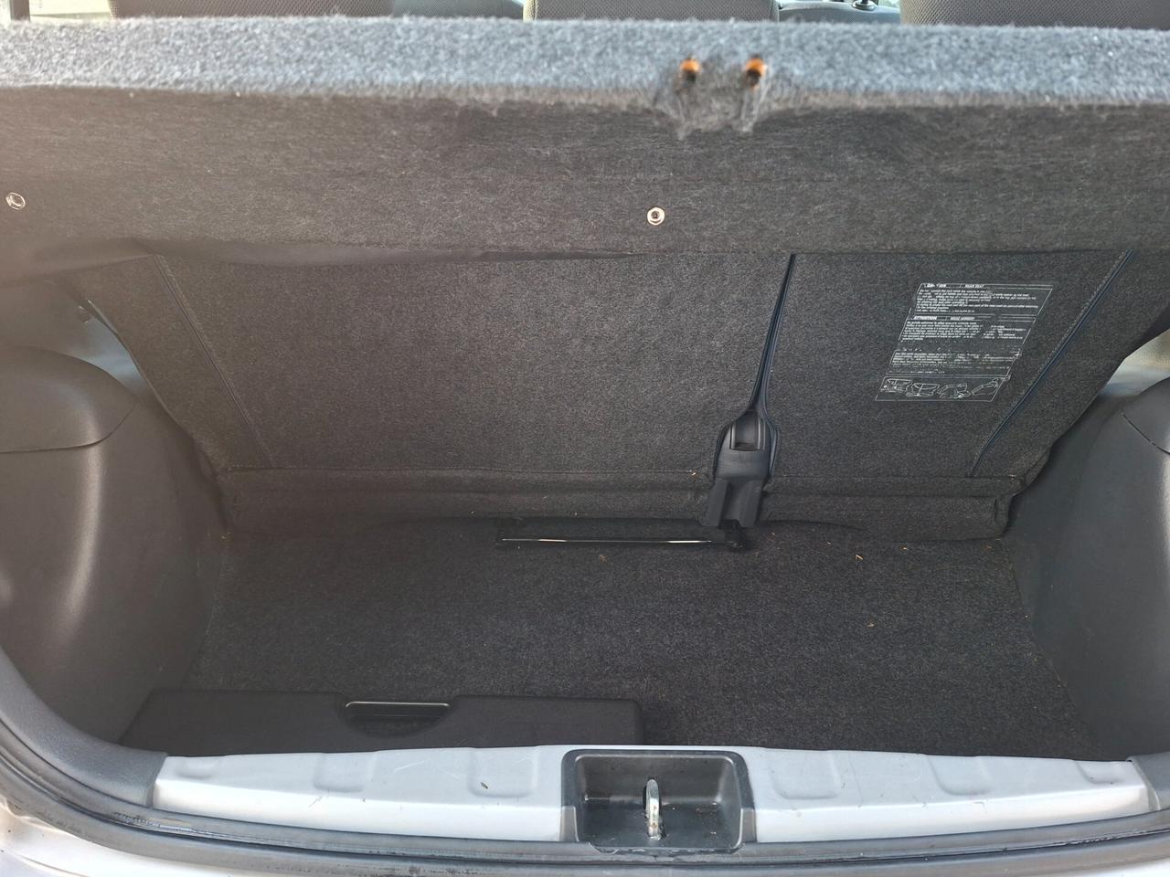 Toyota Yaris 1.3 Sol *EURO 4*