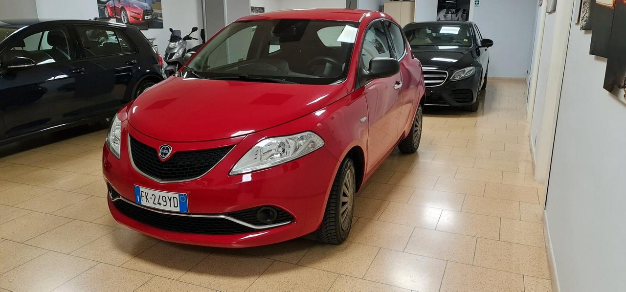 Lancia Ypsilon 1.2 69 CV 5 porte Silver