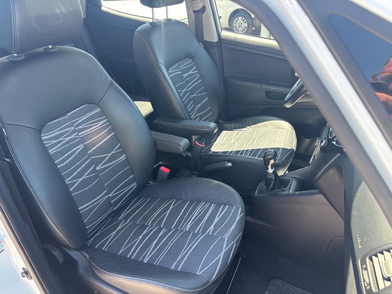 Kia Venga 1.4 CRDi 90 CV S&S High Tech
