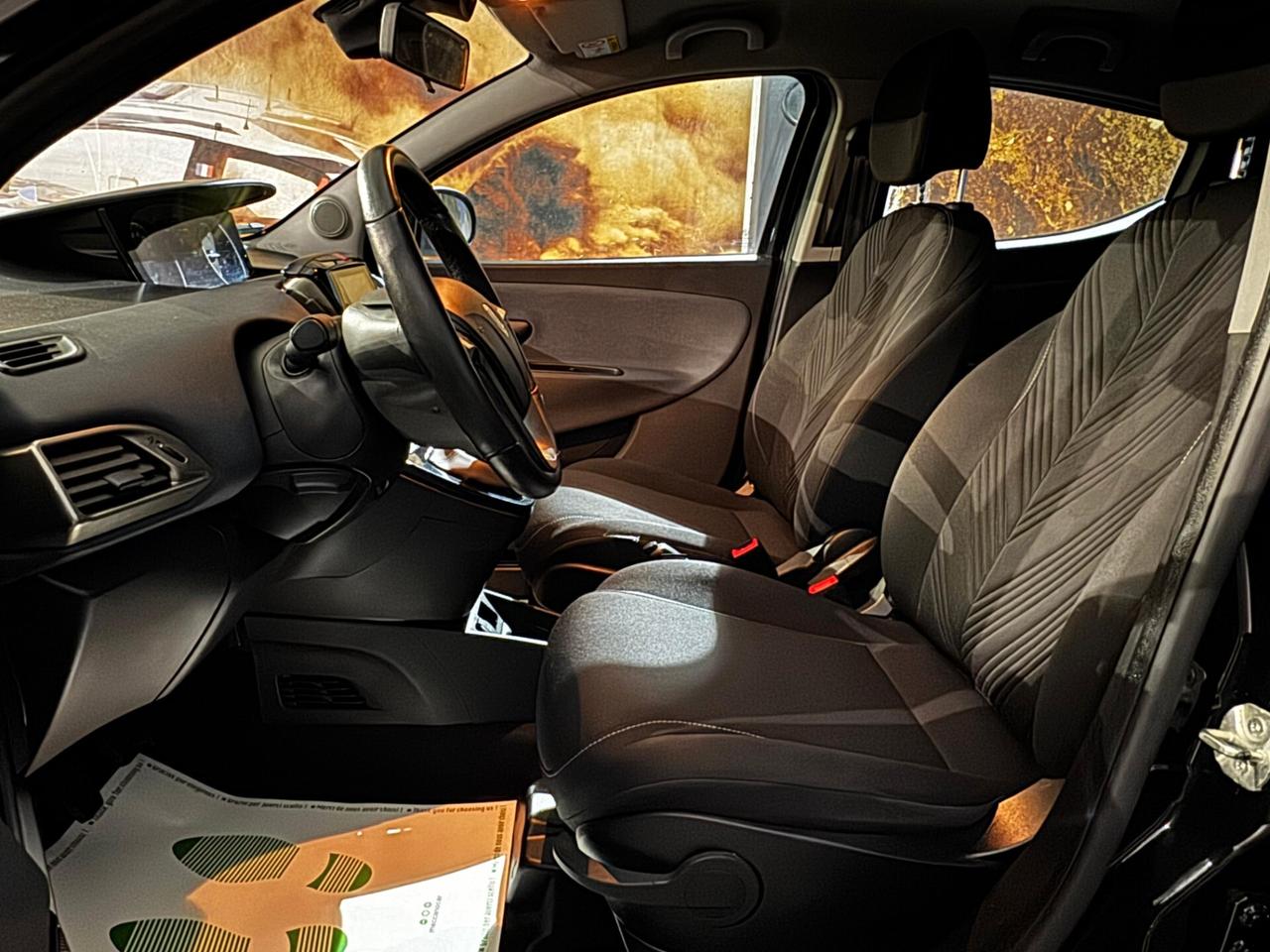 Lancia Ypsilon 1.0 FireFly 5 porte S&S Hybrid Gold