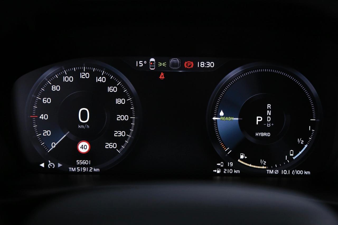 Volvo XC40 T5 Recharge Plug-in Hybrid Core auto