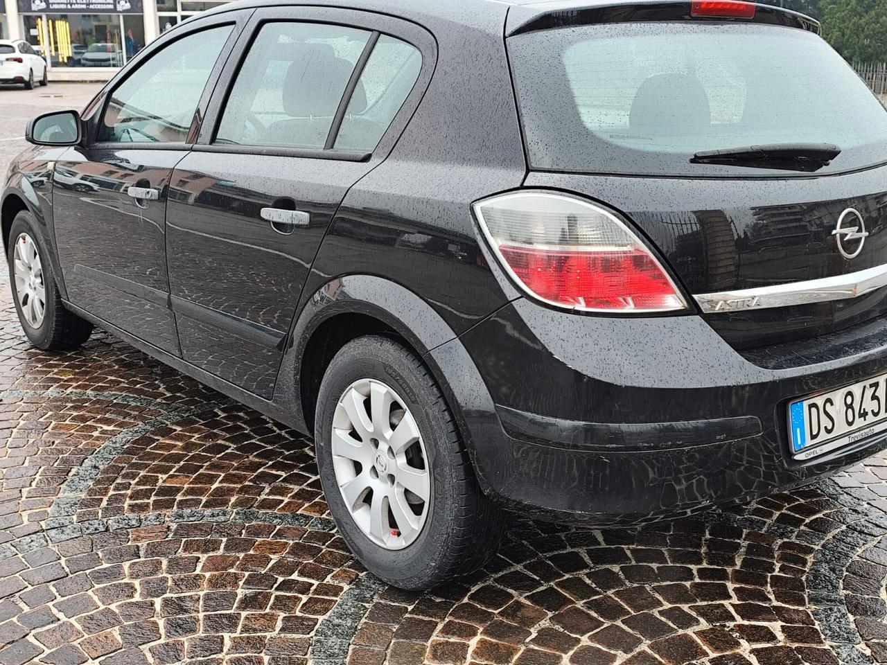 Opel Astra 1.4 16V Twinport 5 porte Enjoy