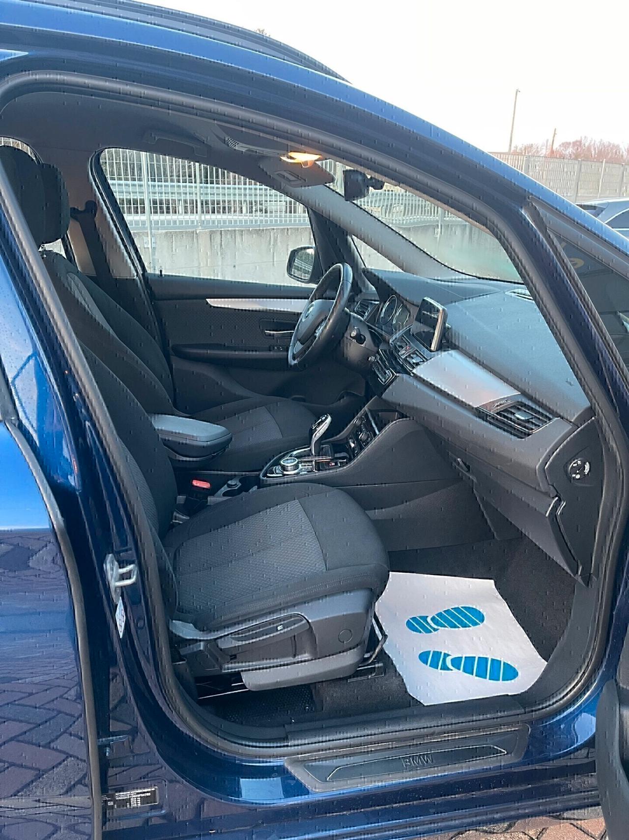 Bmw 2er Active Tourer 7 posti NeoPatentati
