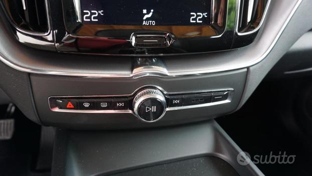 VOLVO XC60 B4 (d) AWD Geartronic Momentum
