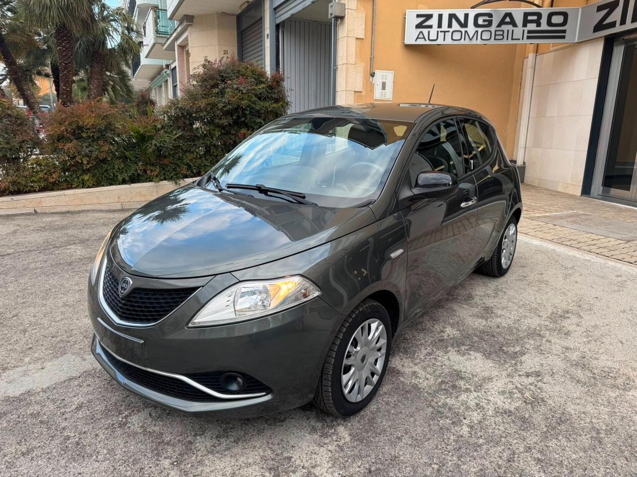 LANCIA YPSILON 1.2 69 CV. BENZINA NAVIGATORE PERFETTA