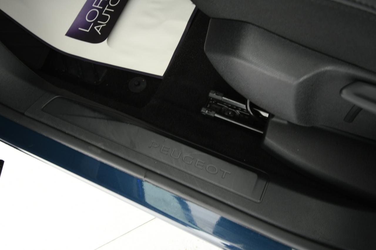 PEUGEOT 5008 1.5 bluehdi Allure Pack s&s 130cv eat8 CAMERA+APP CONNECT