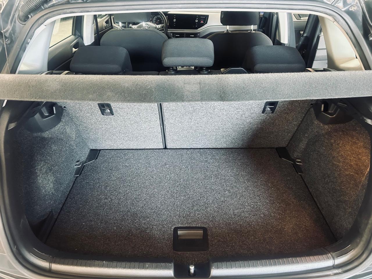 VW Polo 1000cc benzina x neopatentati 119000 km