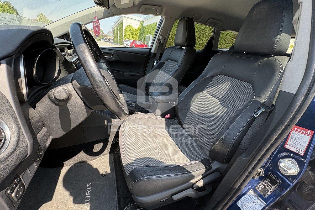 TOYOTA Auris Touring Sports 1.8 Hybrid Lounge