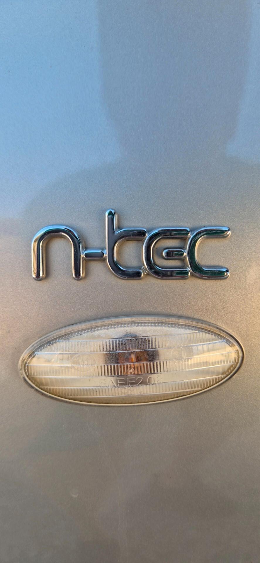 Nissan Qashqai 2.0 dCi DPF n-tec full