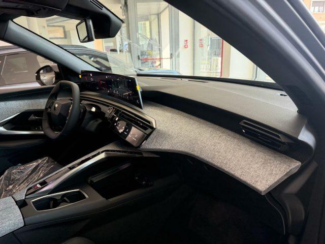PEUGEOT 3008 Hybrid 136 e-DCS6 Allure+Panoramic Nav+Vision 360