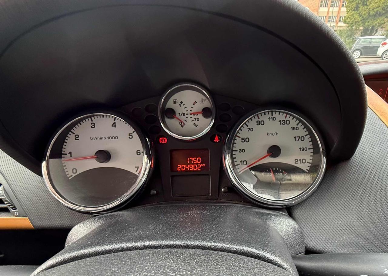 PEUGEOT 207 1.6 VTi 120CV CC Féline