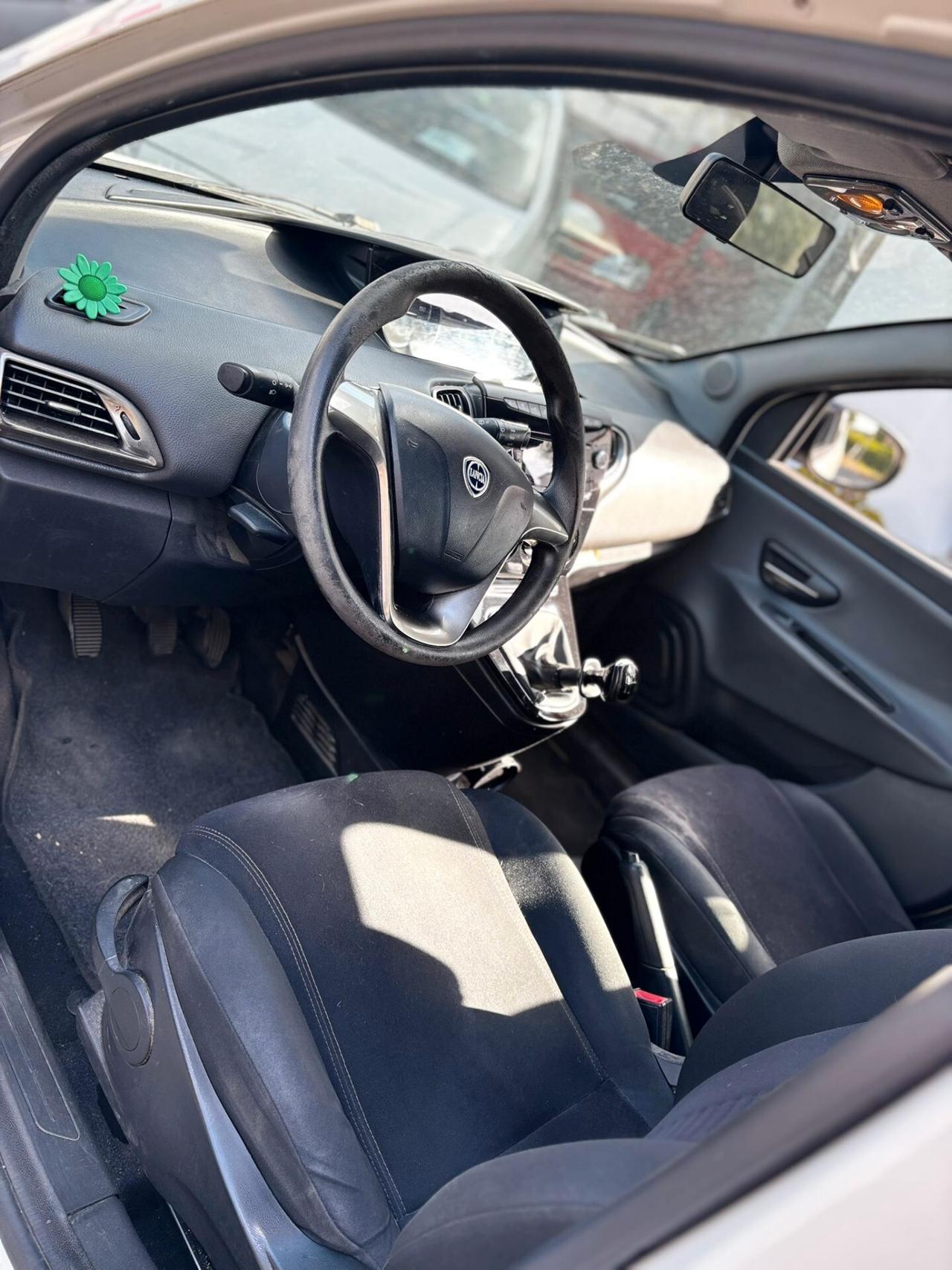 Lancia Ypsilon 1.2 69 CV 5 porte Gold