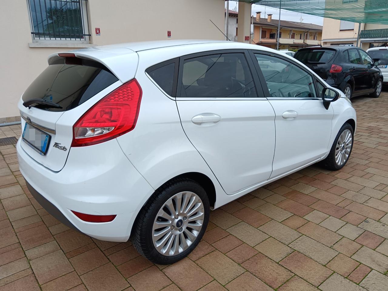 Ford Fiesta 1.4 5 porte Bz.- GPL Titanium