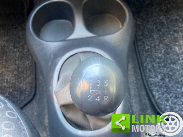 TOYOTA Yaris 1.0i 16V cat 3 porte