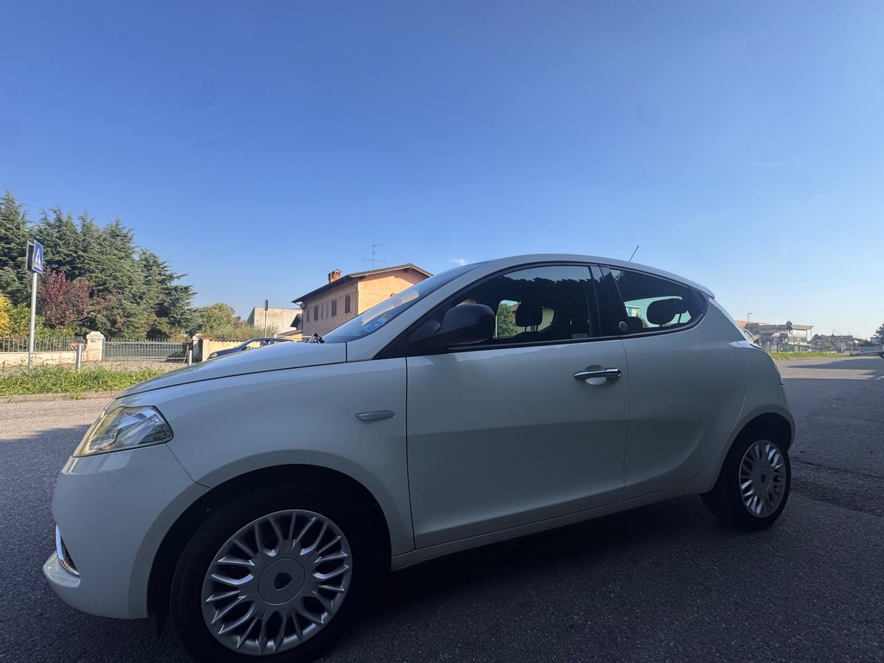 Lancia Ypsilon 1.2 69 CV 5 porte GPL Ecochic Silver