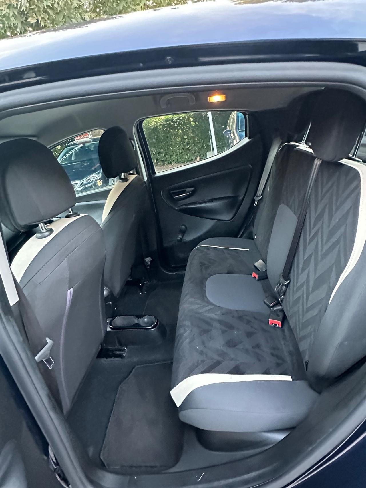 Lancia Ypsilon 1.2 69 CV 5 porte Silver