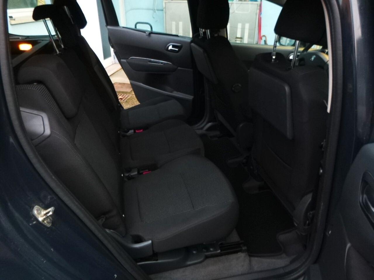 Peugeot 5008 1.6 e-HDi 112CV Stop&Start cambio robotizzato Féline