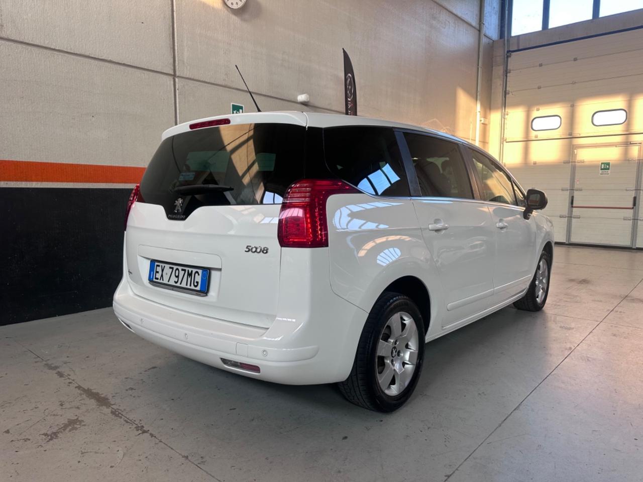Peugeot 5008 1.6 HDi 115CV Active