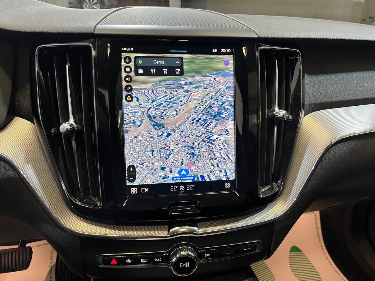 Volvo XC60 B4 (d) AWD automatico Ultimate Dark