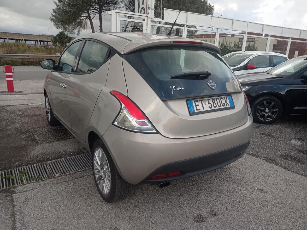 Lancia Ypsilon 1.2 GPL di serie Ecochic 69cv Gold