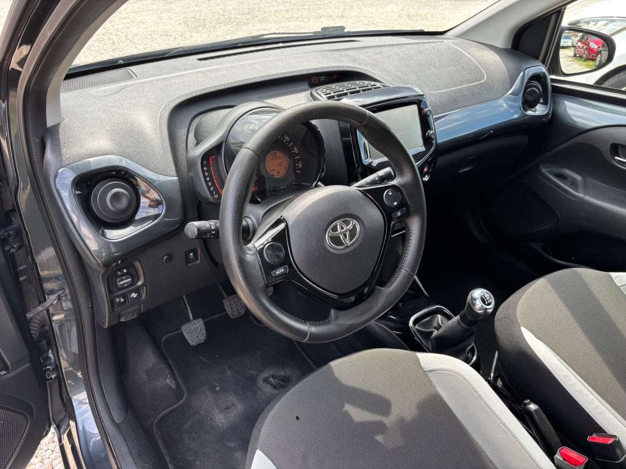 Toyota Aygo 1.0 VVT-i 69 CV 5 porte x-black TSS