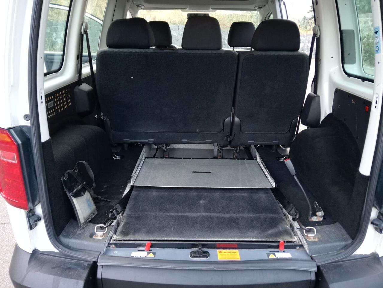 Volkswagen Caddy Pianale ribassato con rampa disabili in carrozzina